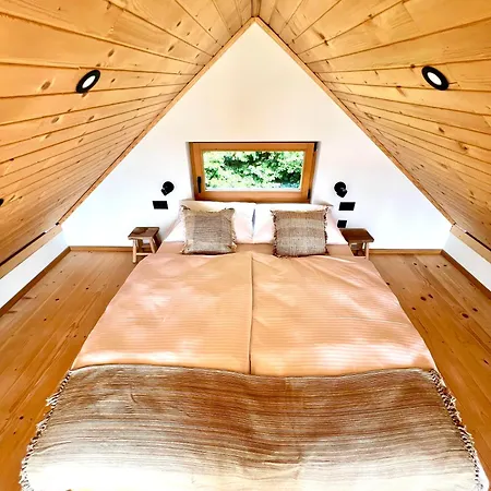 Campo de lujo Glamping Zarja, Vipava Valley Zoll