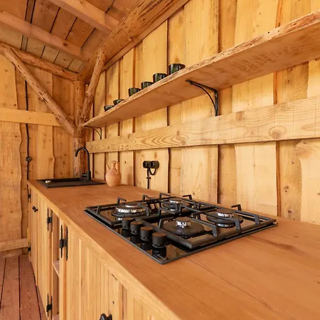 Glamping Zarja, Vipava Valley Nocleg ze śniadaniem 3*