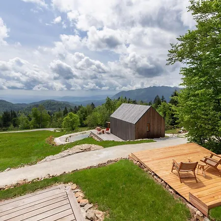 Glamping Zarja, Vipava Valley Bed and breakfast Zoll