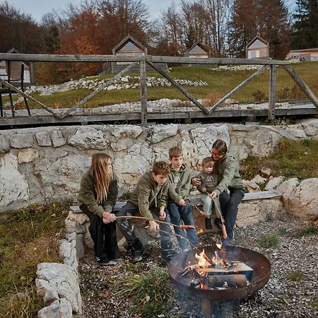 Alojamento de Acomodação e Pequeno-almoço Glamping Zarja, Vipava Valley Col