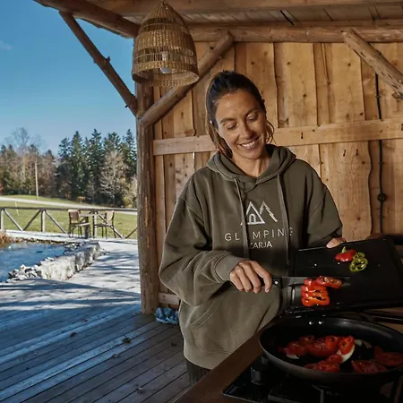Glamping Zarja, Vipava Valley Campo de lujo Zoll