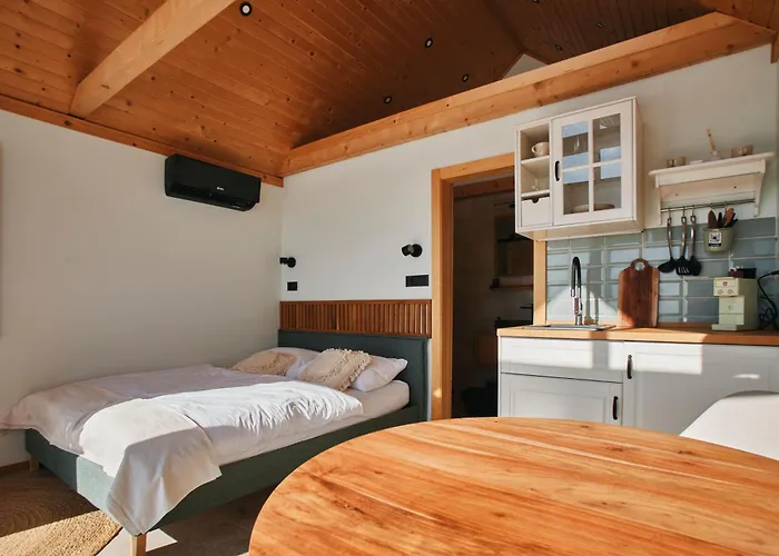 Glamping Zarja, Vipava Valley 3*